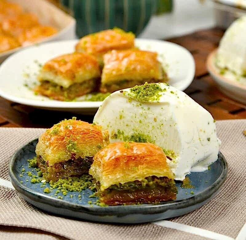 2 KG FISTIKLI YAŞAR BAKLAVA + 2 KG HAKİKİ SADE MARAŞ DONDURMASI 4.700 TL YERİNE 4.500 TL - 1