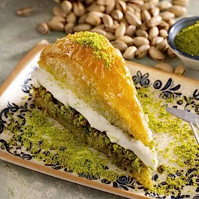 FISTIKLI HAVUÇ DİLİMİ - MADO